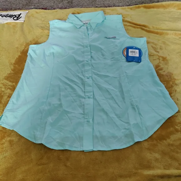 NWT Columbia Women's Sleeveless Light Blue Button Down Shirt - Picture 1 of 5